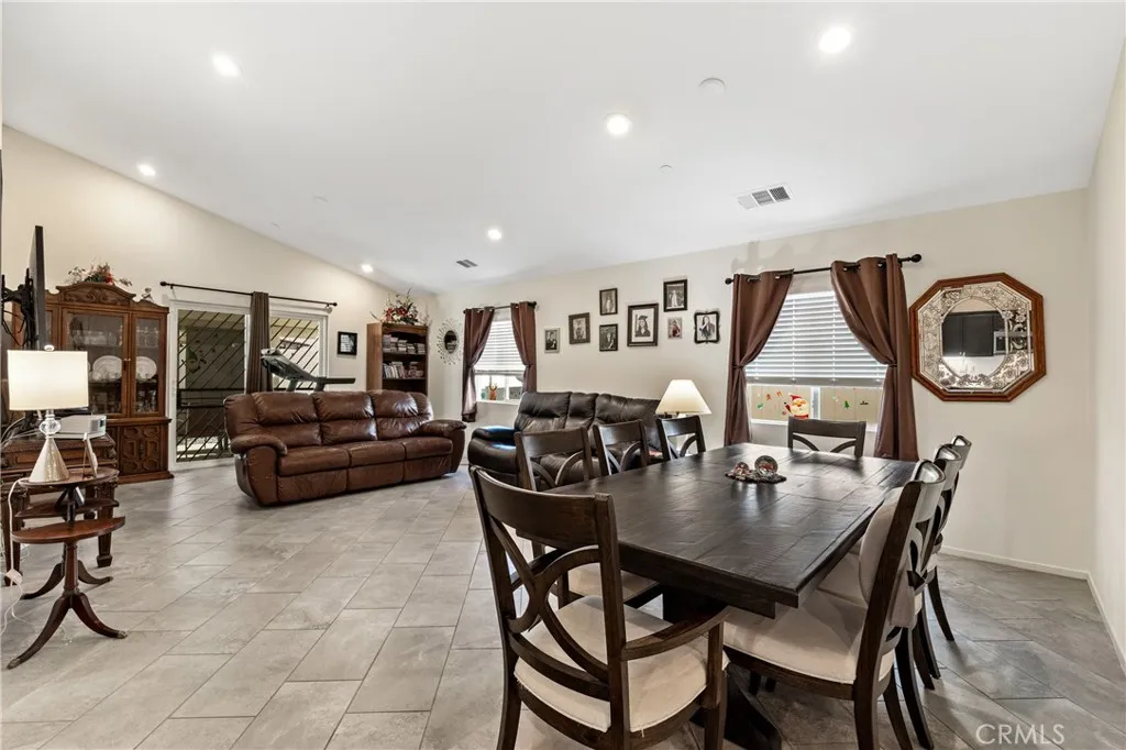 826 Avenida Del Rio, San Jacinto, California 92582 home-pic-7